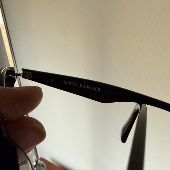 GENTLE MONSTER Black Sunglasses - Picture 2 of 7